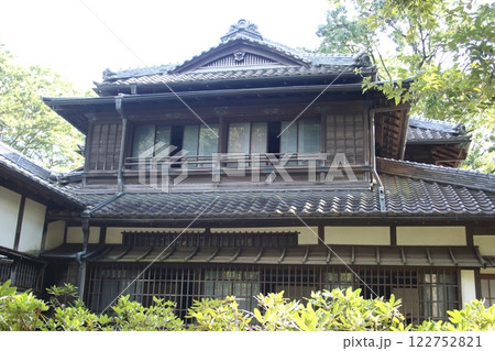 日本家屋の屋根や瓦 122752821