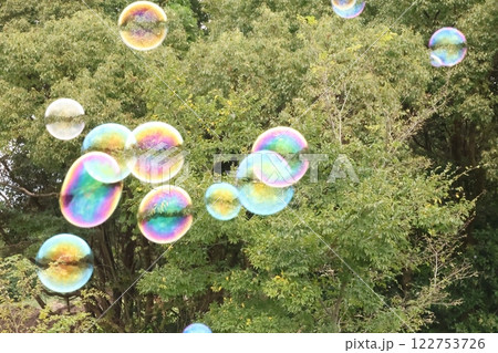 シャボン玉 122753726