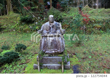 The Zen Buddhist gardens next to Daihonzan Eiheiji Temple (the Temple of Eyernal Peace) in Fukui Japan 122754044