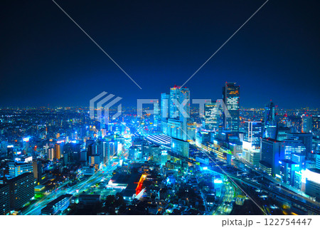 名古屋駅の高層ビル群の夜景 122754447