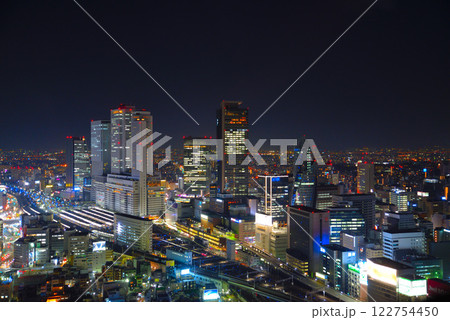 名古屋駅の高層ビル群の夜景 名古屋駅の高層ビル群の夜景 122754450