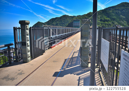 関西・近畿・餘部駅(余部駅)・空の駅へ続く余部鉄橋の跡に整備された遊歩道・兵庫県香美町(3) 122755528
