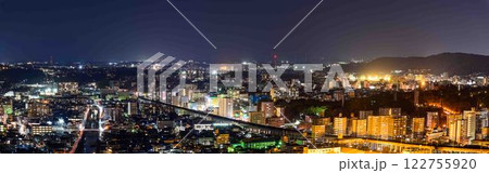 (上熊本から熊本城)夜空と都市景観の夜景に映えるスポットから観える絶景パノラマ風景(花岡山展望台)　 122755920