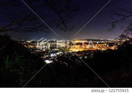 (上熊本方面)夜空と都市景観の夜景に映えるスポットから観える絶景パノラマ風景(花岡山展望台)  (上熊本方面)夜空と都市景観の夜景に映えるスポットから観える絶景パノラマ風景(花岡山展望台)  122755925