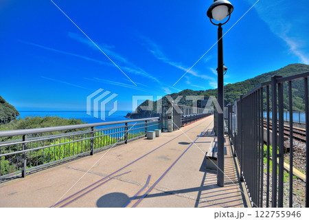 関西・近畿・餘部駅(余部駅)・空中の駅の場所に設けられた現代の遊歩道・兵庫県香美町(2) 122755946