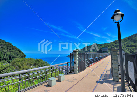 関西・近畿・餘部駅(余部駅)・空中の駅の場所に設けられた現代の遊歩道・兵庫県香美町(4) 122755948