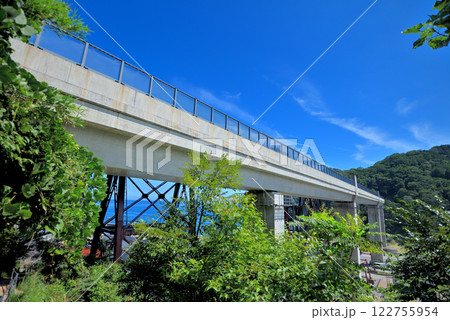 関西・近畿・餘部駅(余部駅)・空中の駅跡の隣に掛け替えられた餘部鉄橋、現代の鉄橋・兵庫県香美町(1) 122755954