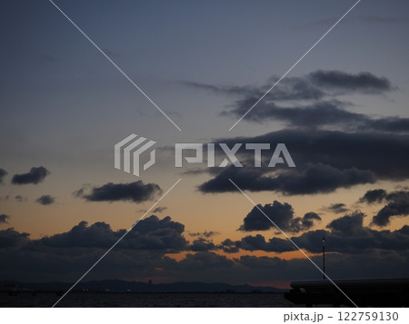 幻想的な夕景 122759130