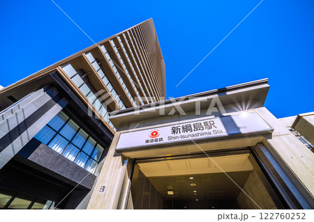 日本の横浜都市景観 東急新横浜線　新綱島駅南口などを望む。新時代に希望の光＝令和7年2月9日 122760252