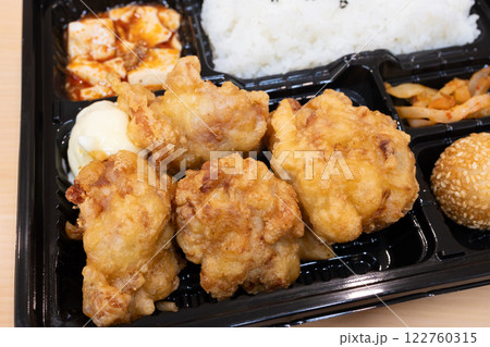 おいしい鶏唐揚弁当 122760315
