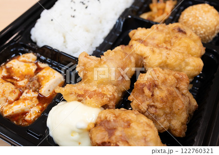 おいしい鶏唐揚弁当 122760321