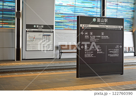 ターミナル駅の構内風景 ターミナル駅の構内風景 122760390