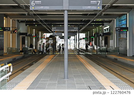 ターミナル駅の構内風景 ターミナル駅の構内風景 122760476