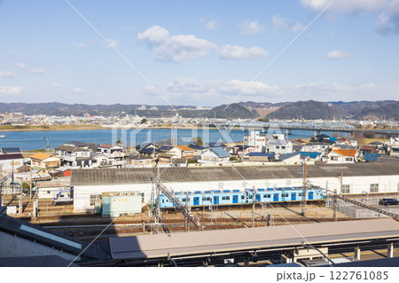 和歌山市駅と紀ノ川の風景 和歌山市駅と紀ノ川の風景 122761085