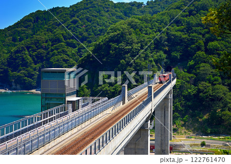 関西・近畿・餘部駅(余部駅)・空を飛ぶような余部鉄橋を渡って行く山陰本線の車両・兵庫県香美町(4) 関西・近畿・餘部駅(余部駅)・空を飛ぶような余部鉄橋を渡って行く山陰本線の車両・兵庫県香美町(4) 122761470