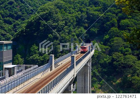 関西・近畿・餘部駅(余部駅)・空を飛ぶような余部鉄橋を渡って行く山陰本線の車両・兵庫県香美町(5) 関西・近畿・餘部駅(余部駅)・空を飛ぶような余部鉄橋を渡って行く山陰本線の車両・兵庫県香美町(5) 122761471