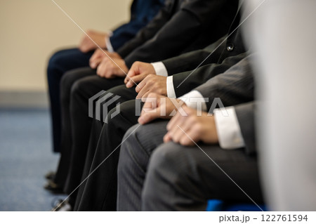 複数人のビジネスのイメージカット 122761594