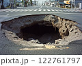 陥没した道路 122761797