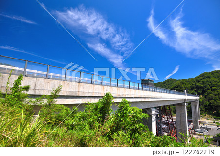 関西・近畿・餘部駅(余部駅)・展望台から眺める余部鉄橋と、下にある道の駅・兵庫県香美町(2) 関西・近畿・餘部駅(余部駅)・展望台から眺める余部鉄橋と、下にある道の駅・兵庫県香美町(2) 122762219