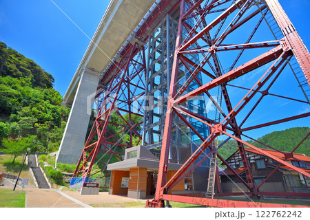 関西・近畿・餘部駅(余部駅)・道の駅の公園に面したクリスタルタワーの入口・兵庫県香美町(3) 122762242