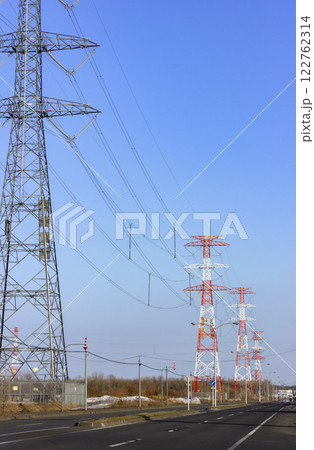 送電鉄塔、青空 送電鉄塔、青空 122762314