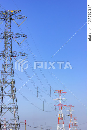 送電鉄塔、青空 送電鉄塔、青空 122762315
