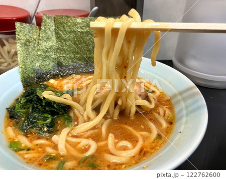 横浜家系ラーメン　家系の旨辛ラーメン 122762600