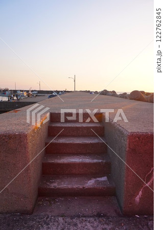 新潟県　出雲崎魚港　海　日本海　釣り　船 122762845