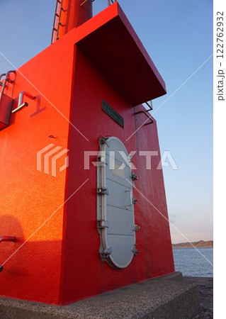 新潟県　出雲崎魚港　海　日本海　灯台　釣り　船 122762932
