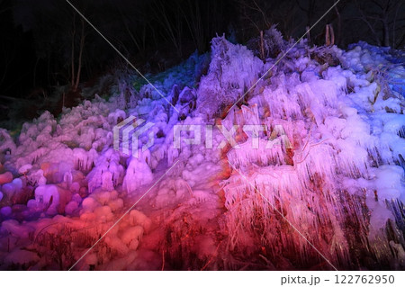 芦ヶ久保の氷柱　ライトアップされる氷柱　冬の秩父の観光名所 122762950