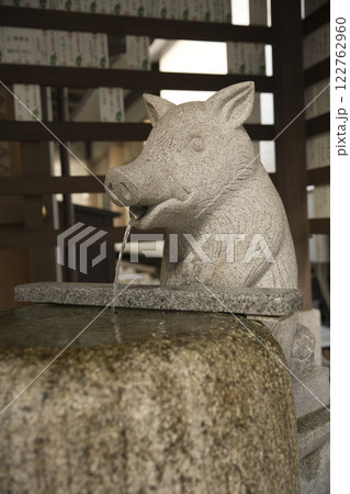 護王神社　霊猪の手水舎6 122762960