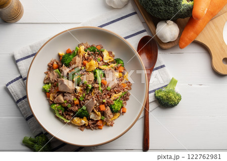 Tuna fried rice,Healthy asian food.Thai fried Organic Red Brown Jasmine Rice (unpolished rice) with canned tuna fish and broccoli carrot egg in white plate.clean food.Top view. Tuna fried rice,Healthy asian food.Thai fried Organic Red Brown Jasmine Rice (unpolished rice) with canned tuna fish and broccoli carrot egg in white plate.clean food.Top view. 122762981