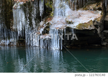 三十槌の氷柱　冬の秩父の観光名所　 122763140