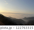 雲海に浮かぶ山々 122763315