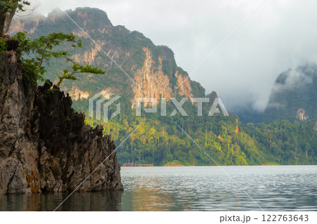 A beauty of Cheow Lan Dam or Rajjaprabha Dam Reservoir is in Khao Sok National Park in Surat Thani, Thailand 122763643