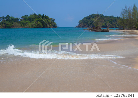 The beauty and tranquility on the beach of Koh Phra Thong, the largest island in Phang Nga Province, Kura Buri District. 122763841