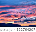 朝焼けに染まる雲 122764207