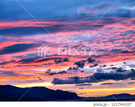 朝焼けに染まる雲 朝焼けに染まる雲 122764207