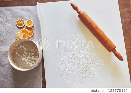 Wooden rolling pin with white wheat flour on the table. top view 122770123