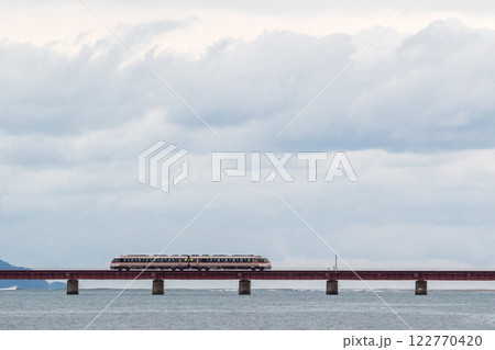 【宮舞線】早朝の由良川橋梁を渡る回送列車 【宮舞線】早朝の由良川橋梁を渡る回送列車 122770420