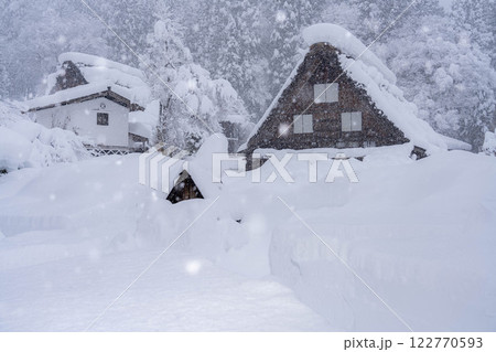 【豪雪素材】記録的豪雪の白川郷の雪景色【岐阜県】 【豪雪素材】記録的豪雪の白川郷の雪景色【岐阜県】 122770593