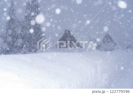 【豪雪素材】記録的豪雪の白川郷の雪景色【岐阜県】 122770596