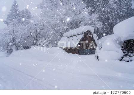 【豪雪素材】記録的豪雪の白川郷の雪景色【岐阜県】 【豪雪素材】記録的豪雪の白川郷の雪景色【岐阜県】 122770600
