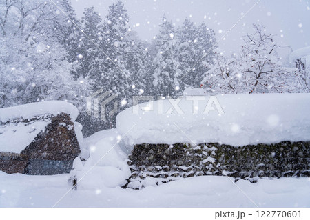 【豪雪素材】記録的豪雪の白川郷の雪景色【岐阜県】 【豪雪素材】記録的豪雪の白川郷の雪景色【岐阜県】 122770601
