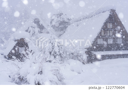 【豪雪素材】記録的豪雪の白川郷の雪景色【岐阜県】 【豪雪素材】記録的豪雪の白川郷の雪景色【岐阜県】 122770604