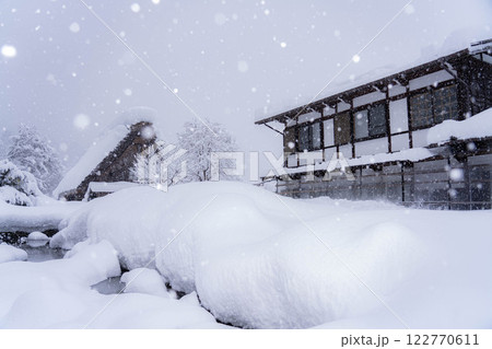 【豪雪素材】記録的豪雪の白川郷の雪景色【岐阜県】 【豪雪素材】記録的豪雪の白川郷の雪景色【岐阜県】 122770611