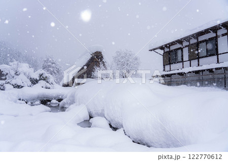 【豪雪素材】記録的豪雪の白川郷の雪景色【岐阜県】 【豪雪素材】記録的豪雪の白川郷の雪景色【岐阜県】 122770612
