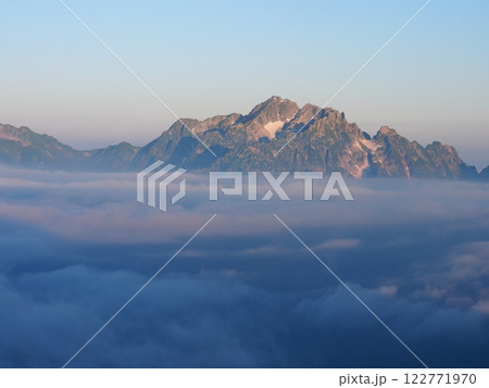 鹿島槍ヶ岳から望む朝焼けの剱岳 鹿島槍ヶ岳から望む朝焼けの剱岳 122771970