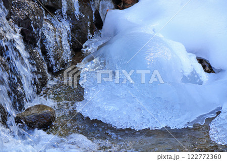 牛伏川　氷の造形 122772360