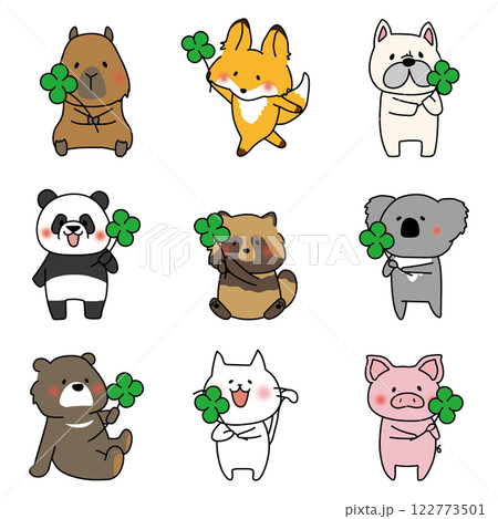 四つ葉のクローバーを持っている動物セット 122773501